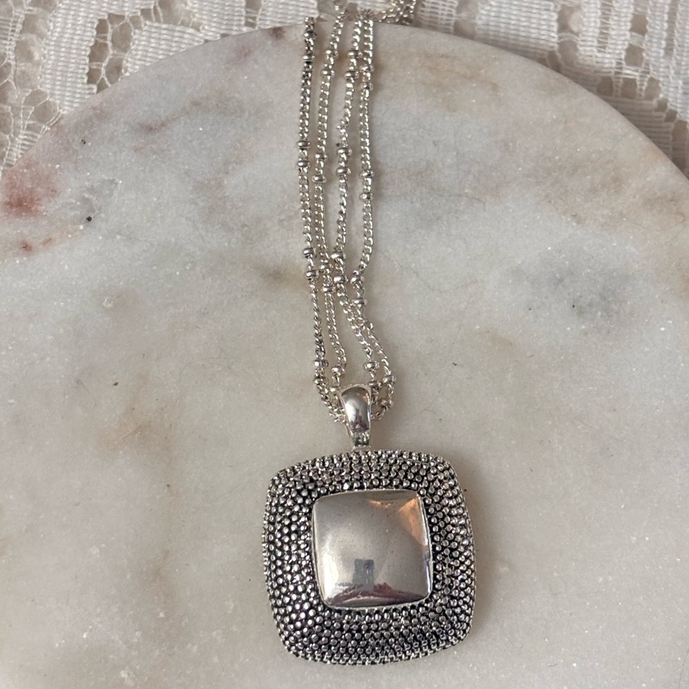 Elegant Silver Pendant Necklace